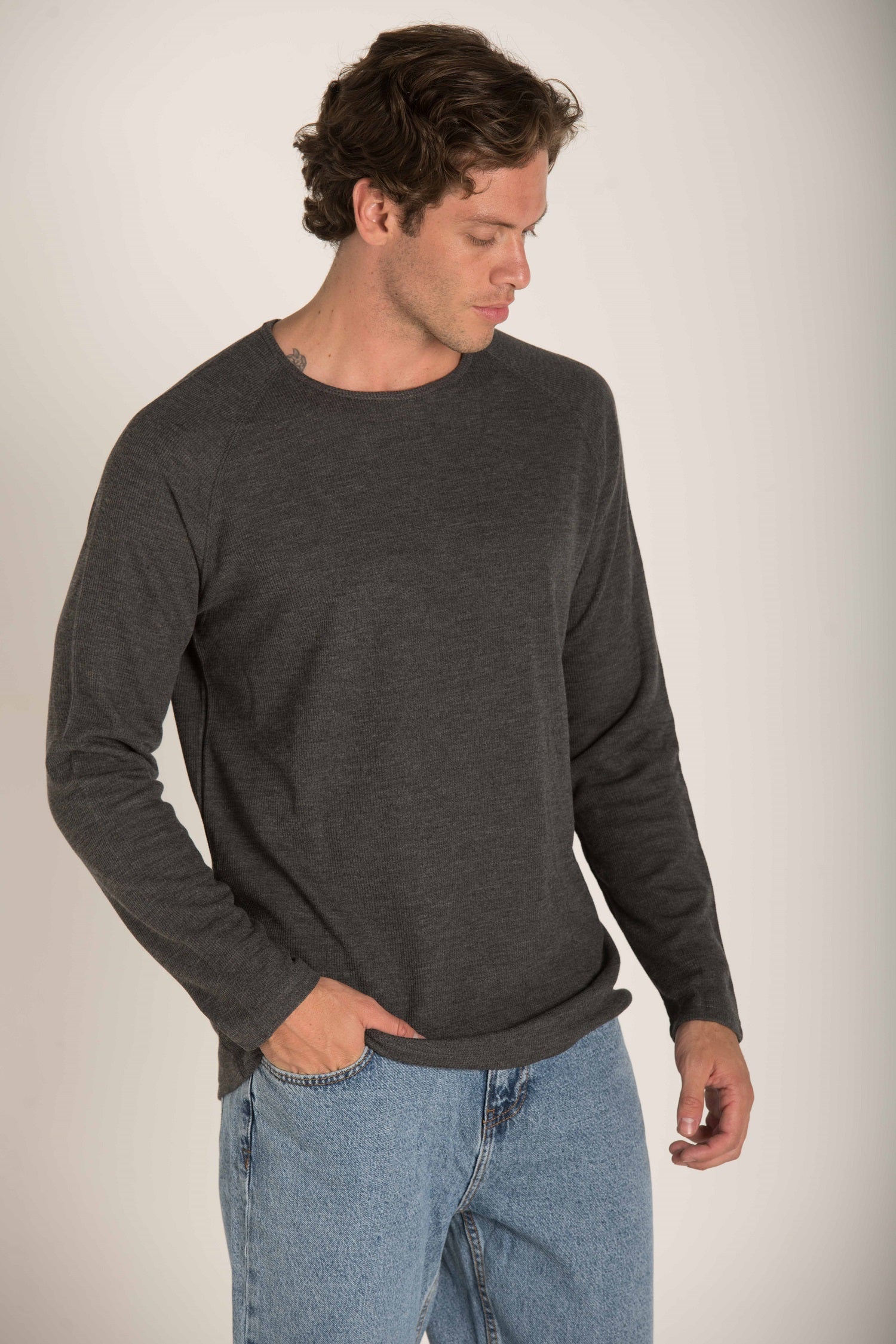 LONG SLEEVE T-SHIRT
