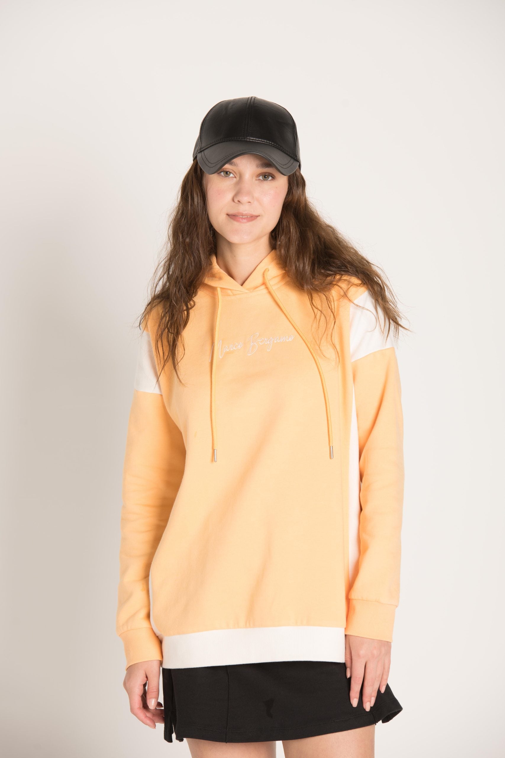 MULTICOLOR EMBROIDERED HOODIE W23W601
