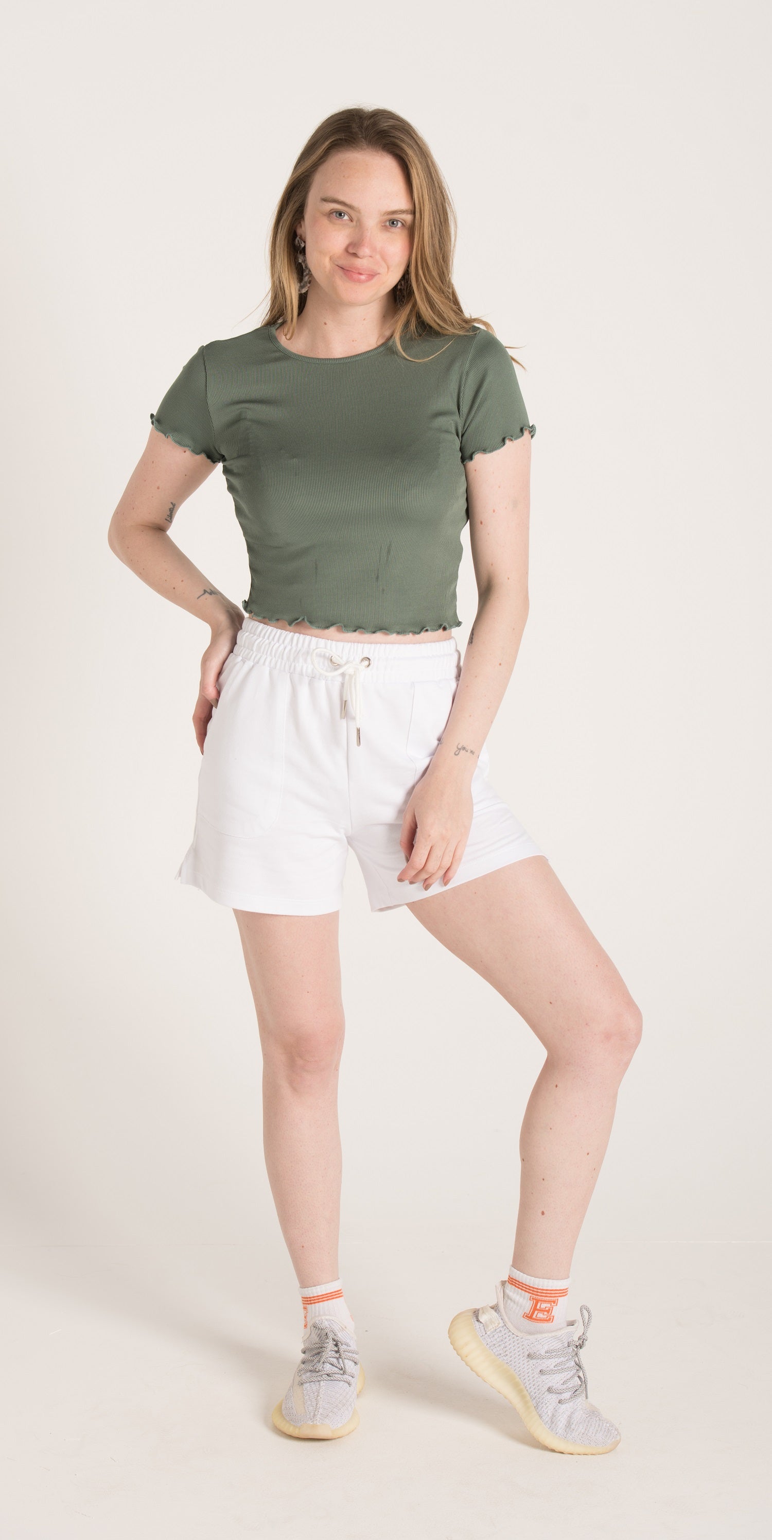 ROUND NECK RIBBED CROPPED TOP s22w068
