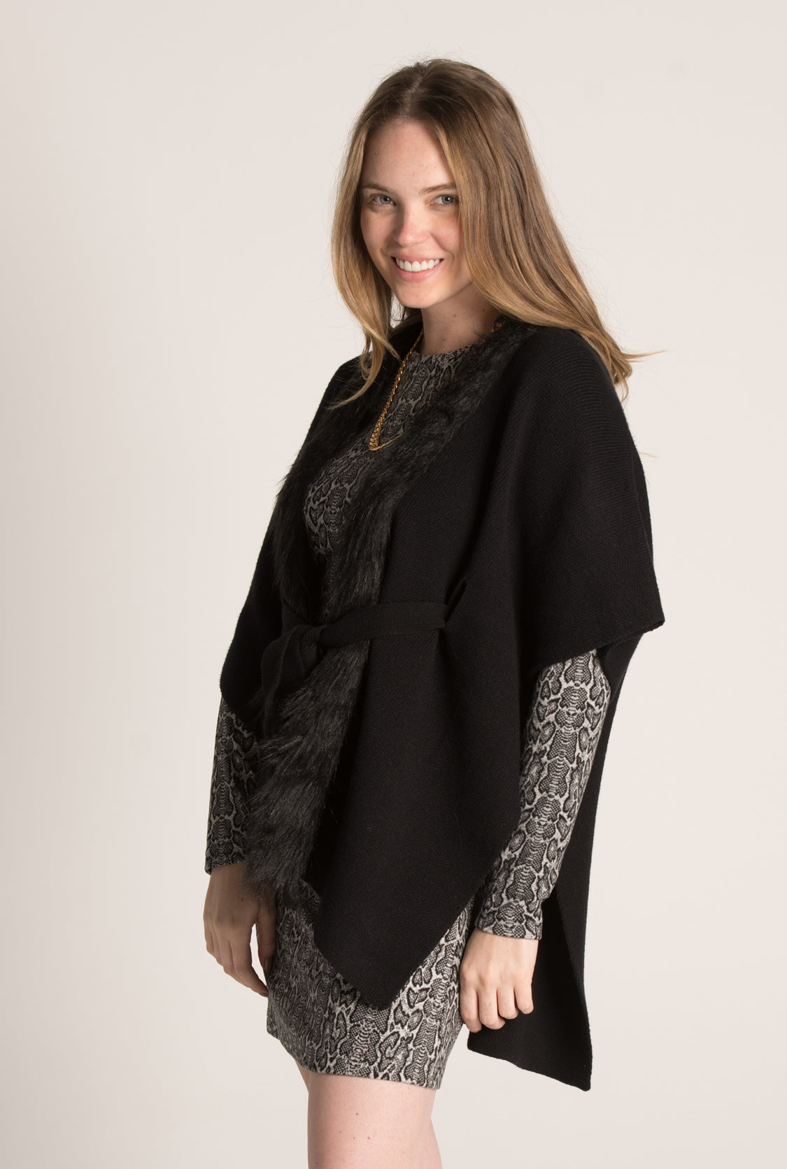 FAUX FUR ONE SIZE PLAIN PONCHO W23W715