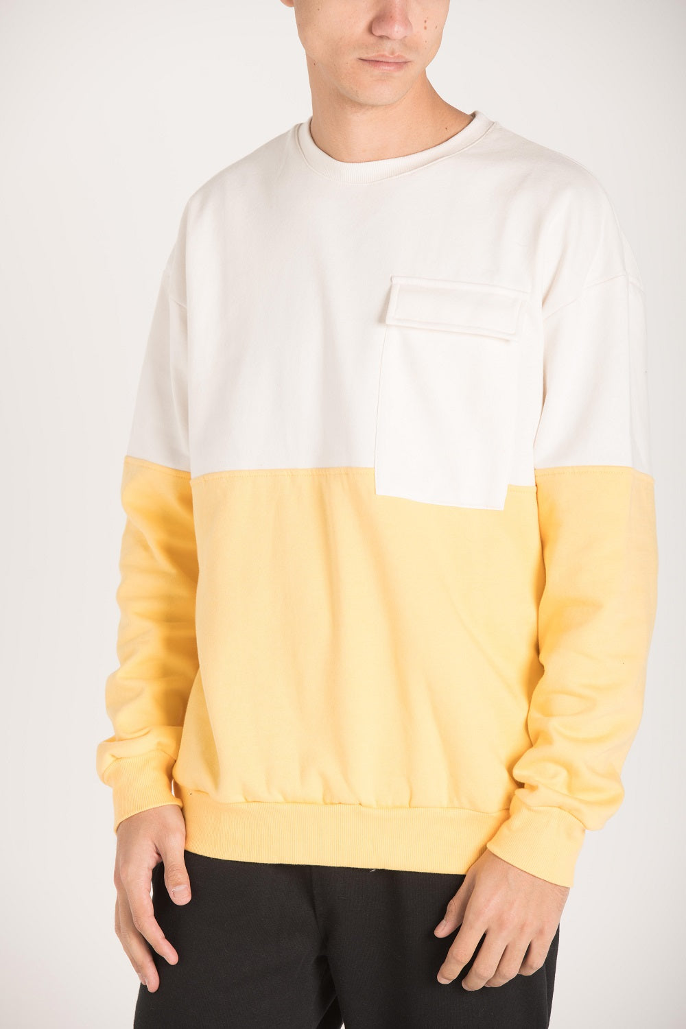 SWEATSHIRT CREWNECKWITH POCKET W23M005