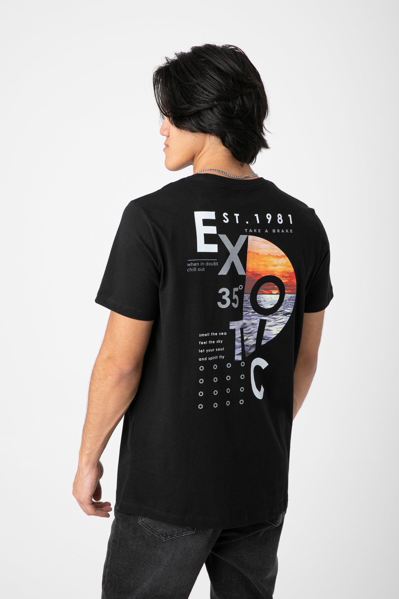 T-SHIRT BLACK BACK GRAPHIC S24M423