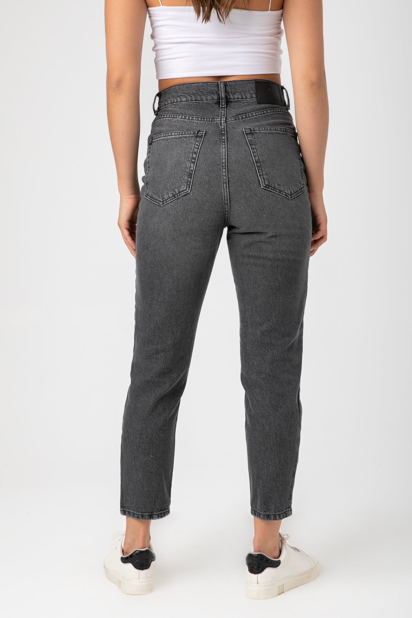 WOMEN JEANS MOM FIT RIPPED