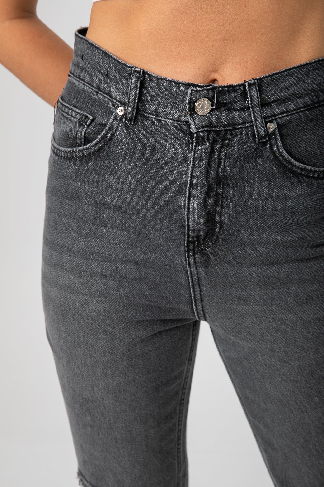 WOMEN JEANS MOM FIT RIPPED