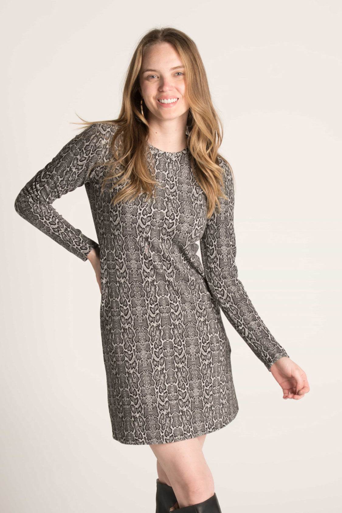 R-NECK LONG SLEEVES DRESS W23W805